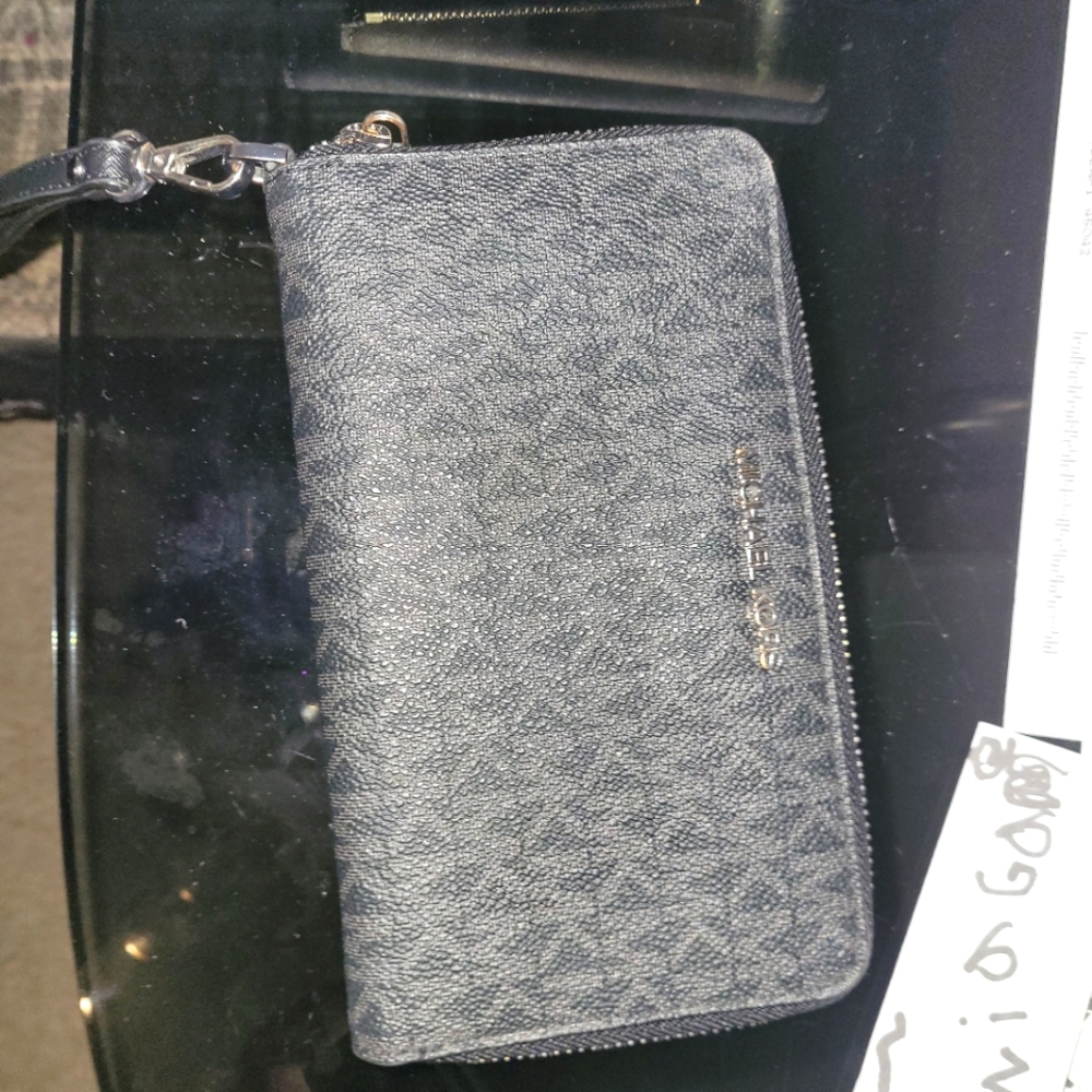 Michael Kors wristlet